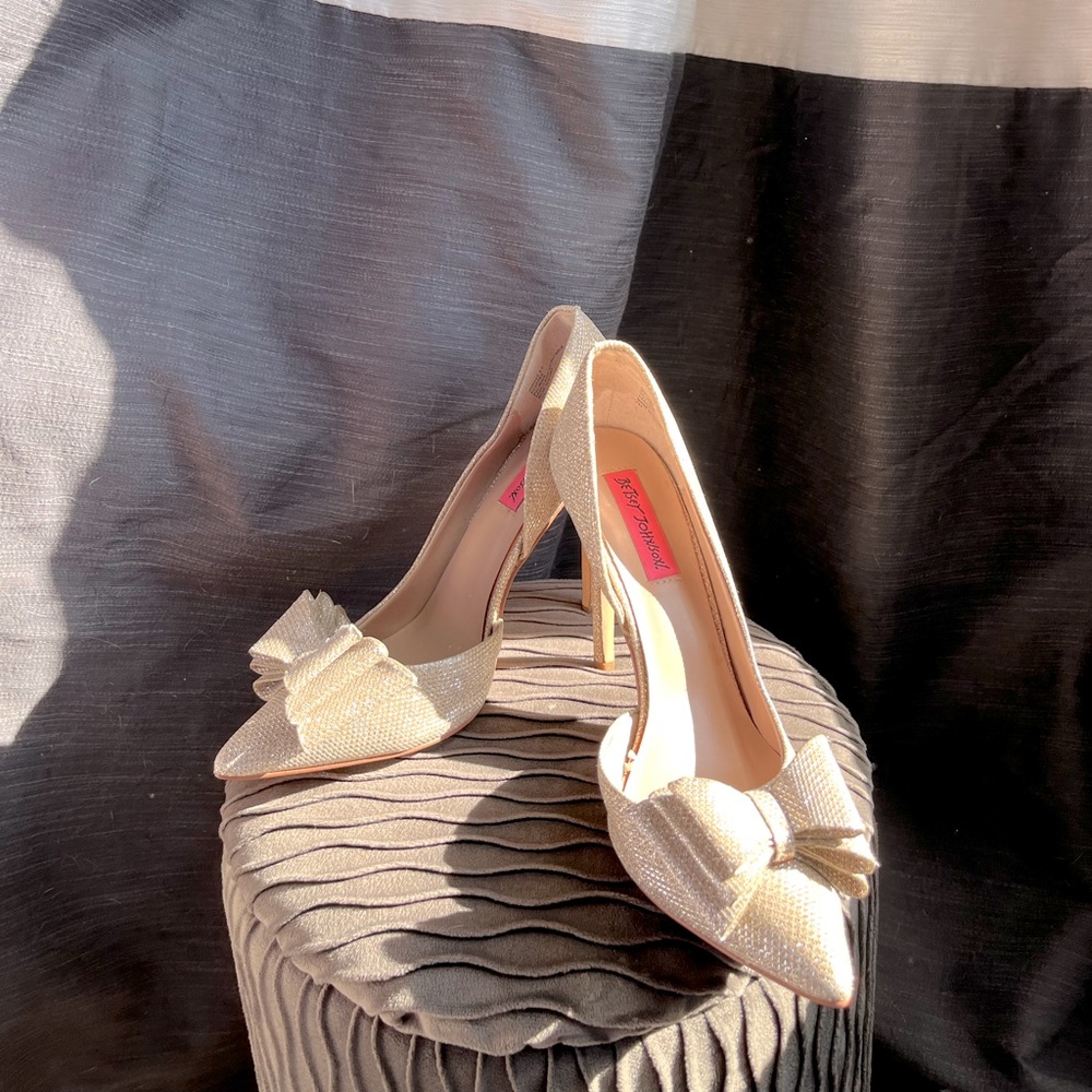 Betty Johnson heels size 9 sparkly gold and silver